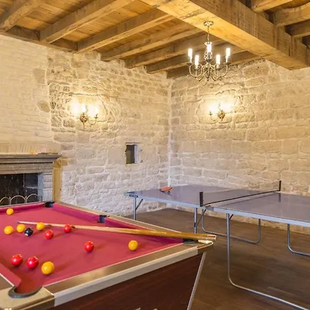 Chateau Sleeps 17 Pool Wifi * Ardilleux
