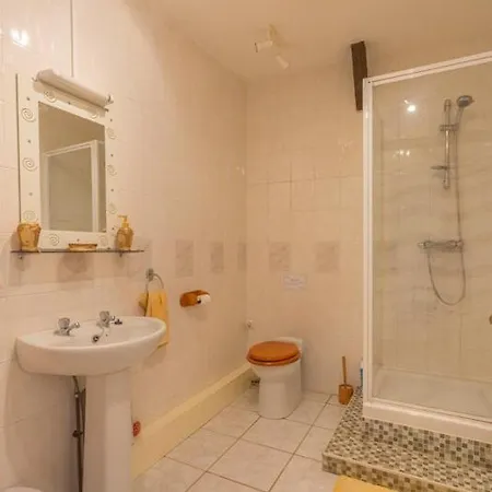 Chateau Sleeps 17 Pool Wifi 乡村民宿 *