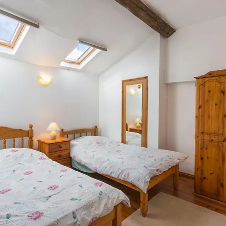 乡村民宿 Chateau Sleeps 17 Pool Wifi