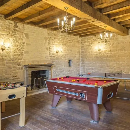 乡村民宿 Chateau Sleeps 17 Pool Wifi Ardilleux